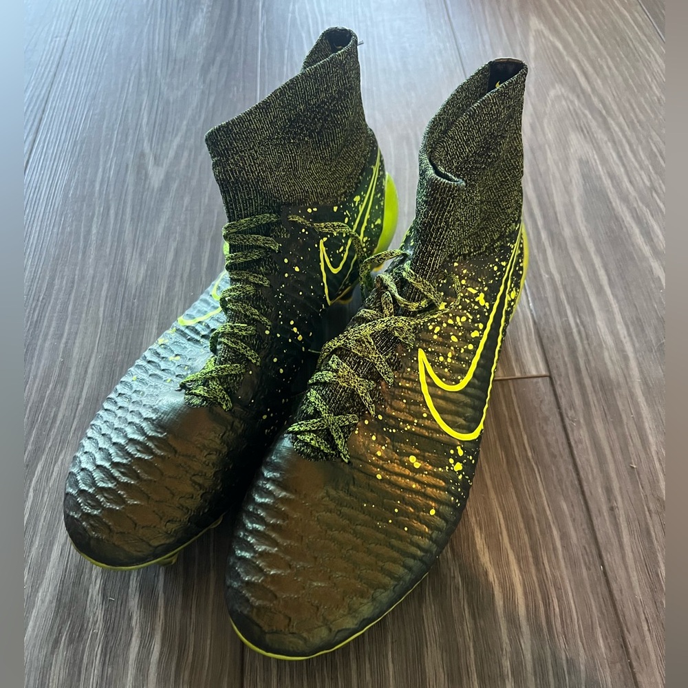 Nike Magista Obra 1 FG “Electro Flare” Soccer Cleats